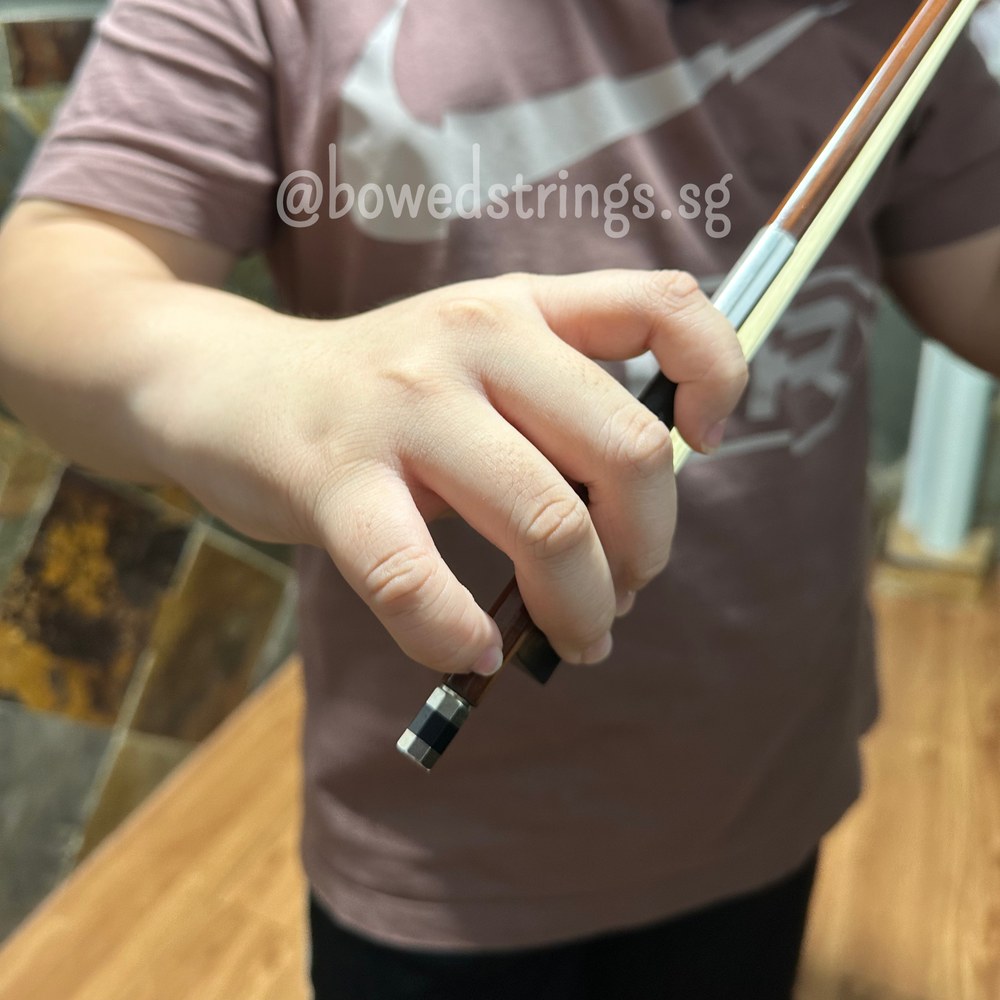 Close-up of a correct violin bow hold